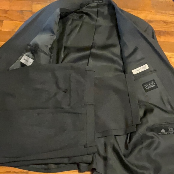 Suit up - Picture 4 of 5